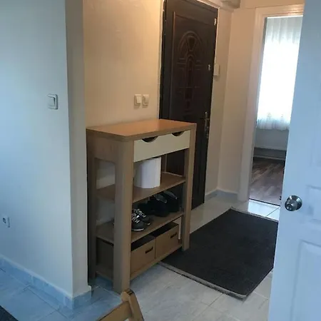 Uskudar Merkezinde Yere Kolay Ulasimi Olan Daire Apartman Isztambul